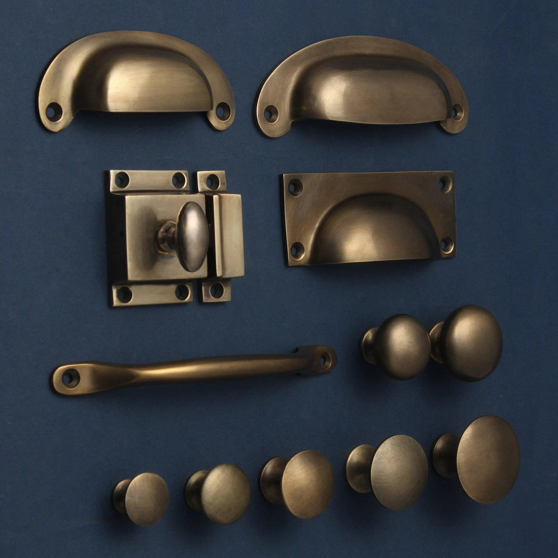 Which kitchen cabinet handles to choose? what to consider? - The Painted Kitchen Company Ltd